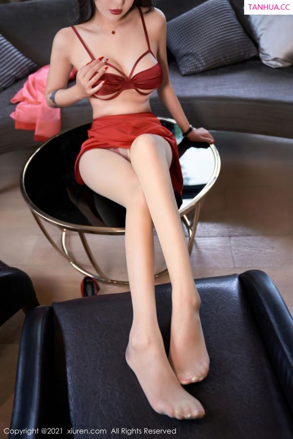 SOLO-尹菲  Emily尹菲云南旅拍 鲜艳多姿红色服饰第60张图片